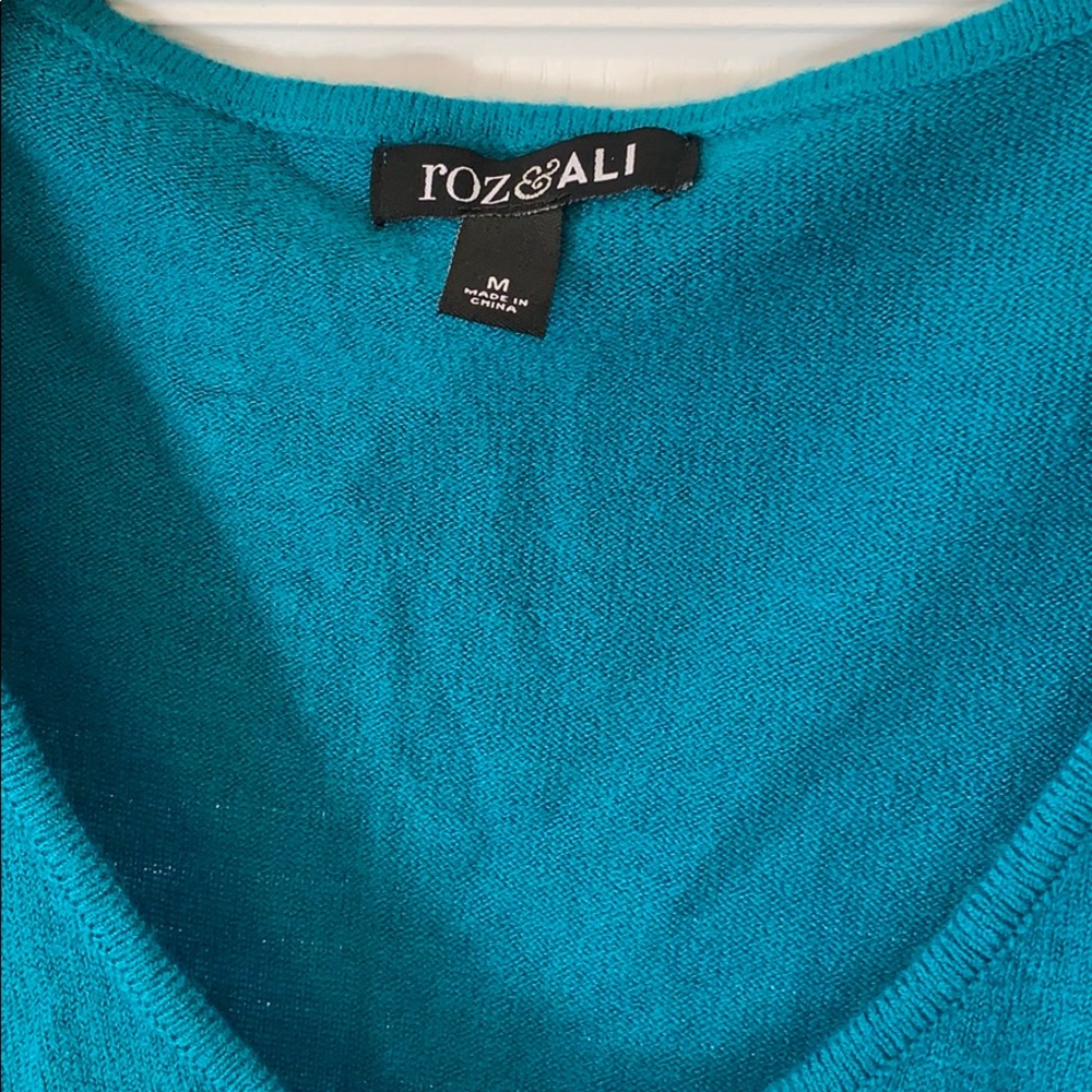 Beautiful sweater - Picture 2 of 3